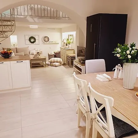 The Minty Door Boutique House Дом отдыха Науса